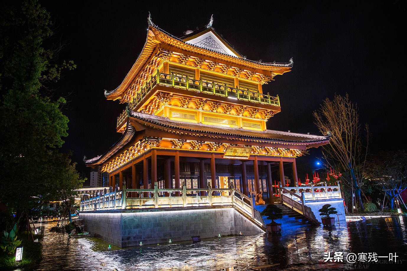 Qujiang Library A library in Jiangxi has become popular, and its peculiar bookshelf ...