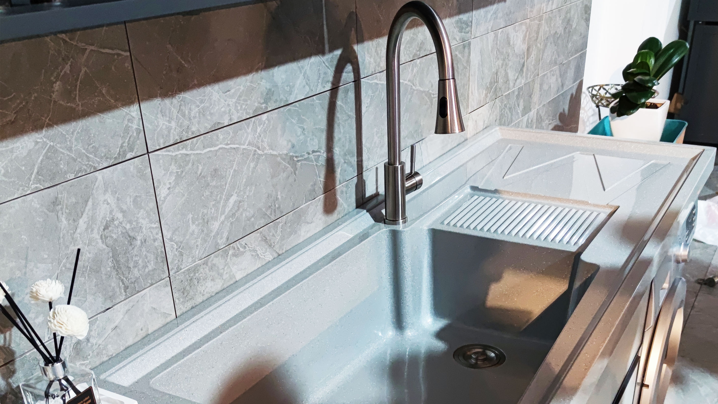 The material and price of the balcony laundry how to choose a