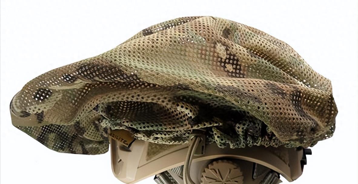 What kind of equipment do Israeli soldiers wear big hats? iMedia