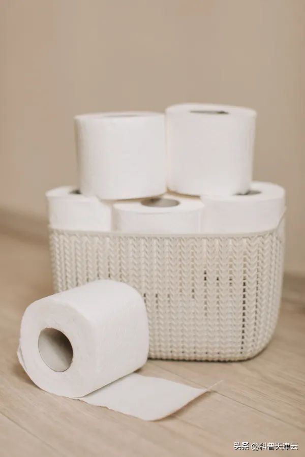 Why is toilet paper yellow and white?Is yellow toilet paper healthier