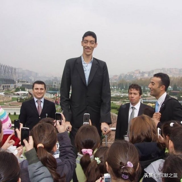 The tallest man in the world is in Russia - iNEWS