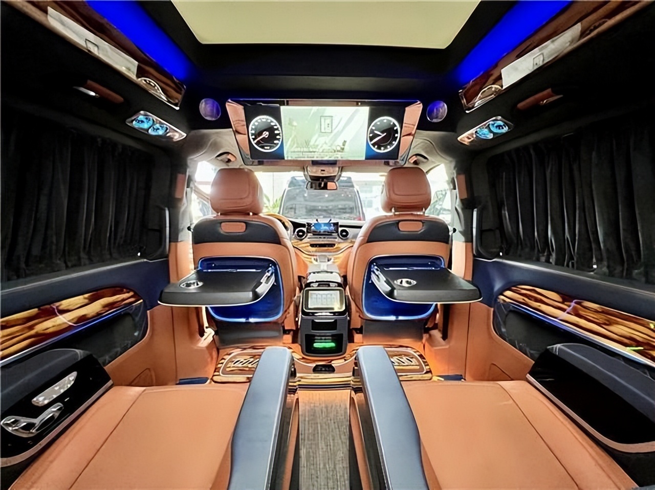 Mercedes-Benz V260L high-end customization, Hawker V780 top Maybach ...