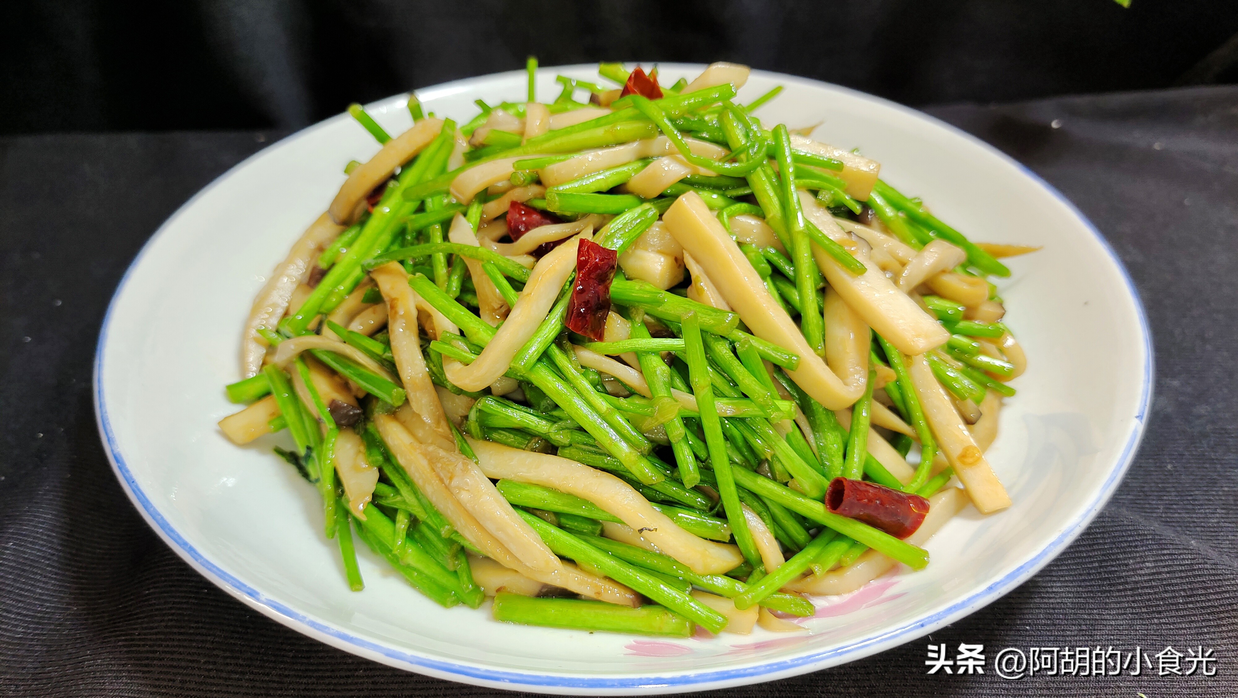 Stirfried Pleurotus eryngii with Artemisia annua Taste better than