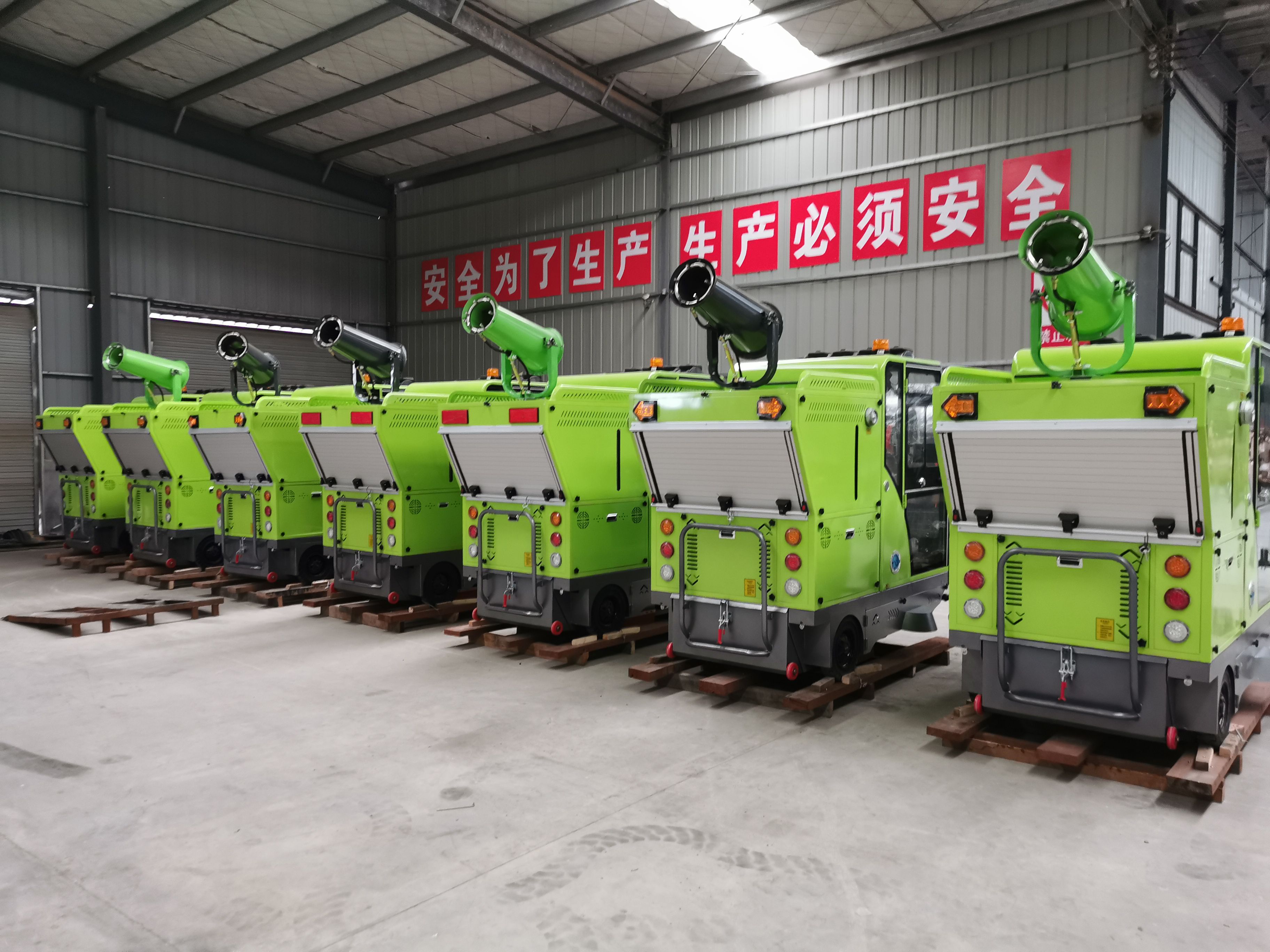 What are the features of the road dry cleaning sweeper? iNEWS