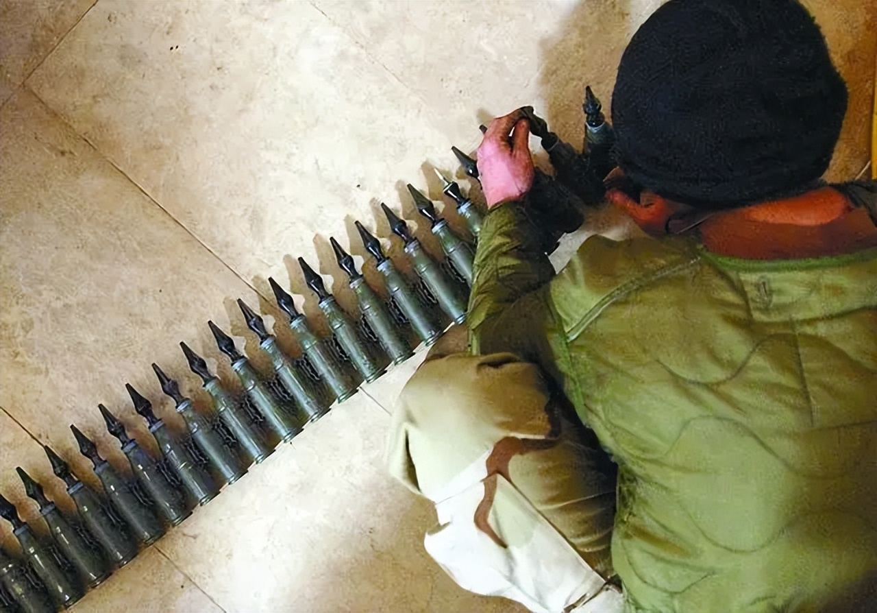 Why did the depleted uranium bomb aided by Britain to Ukraine attract