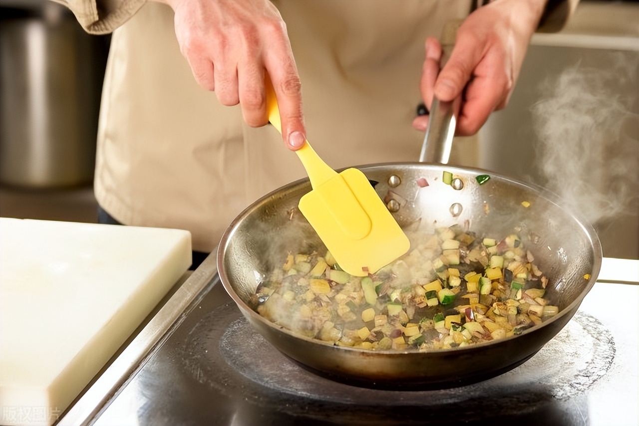 The new selfcleaning hood CA201, innovatively deduces a healthy and