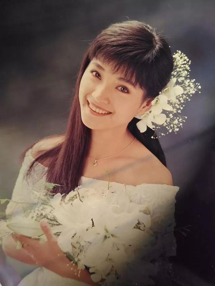 周子寒:一首《吻和淚》讓她爆紅,為何在她的事業巔峰退出歌壇? - 頭條匯