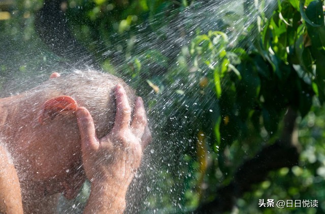 Why do men have to wash their lower body frequently? How to properly ...