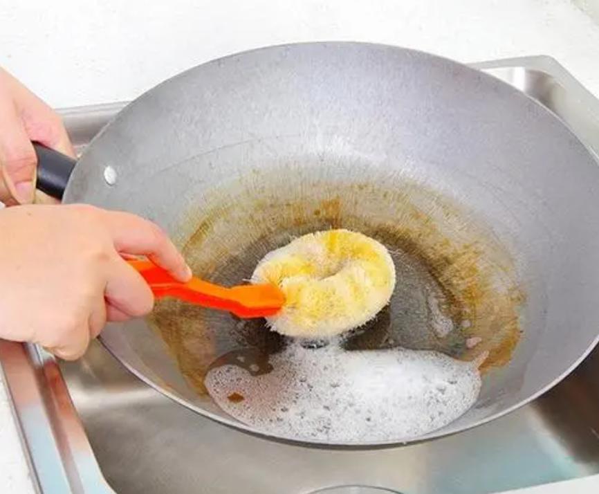 Are non stick pans toxic or carcinogenic can the coating still be used