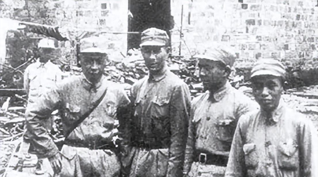 At the Lushan Conference in 1959, Huang Kecheng angrily criticized Mr ...