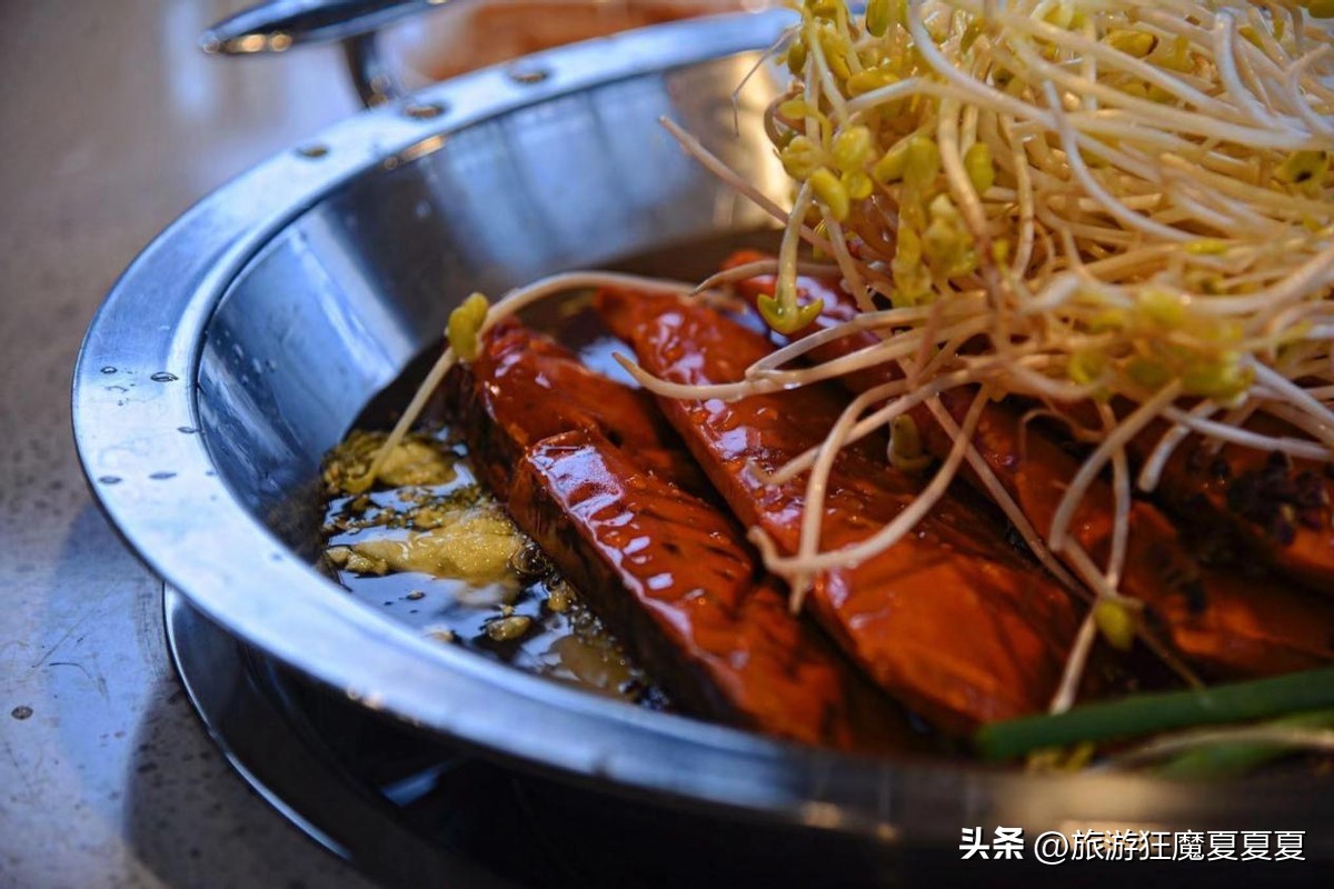 Suining Daying's hot pot, a hot pot manor built along the lake, and