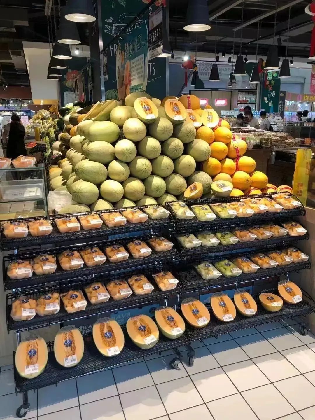 Supermarket fresh cut fruit display appreciation - iNEWS
