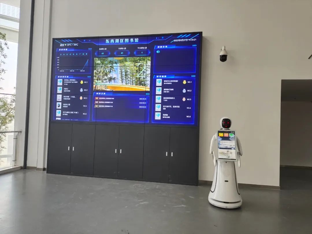Robot Display Library Robots have become standard in smart libraries - iNEWS