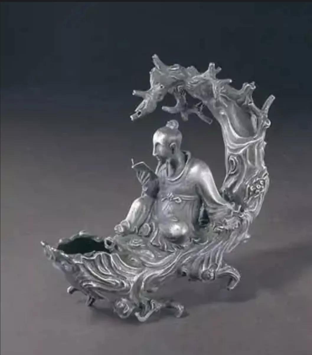 What?This human-shaped wine glass is actually related to the name of ...