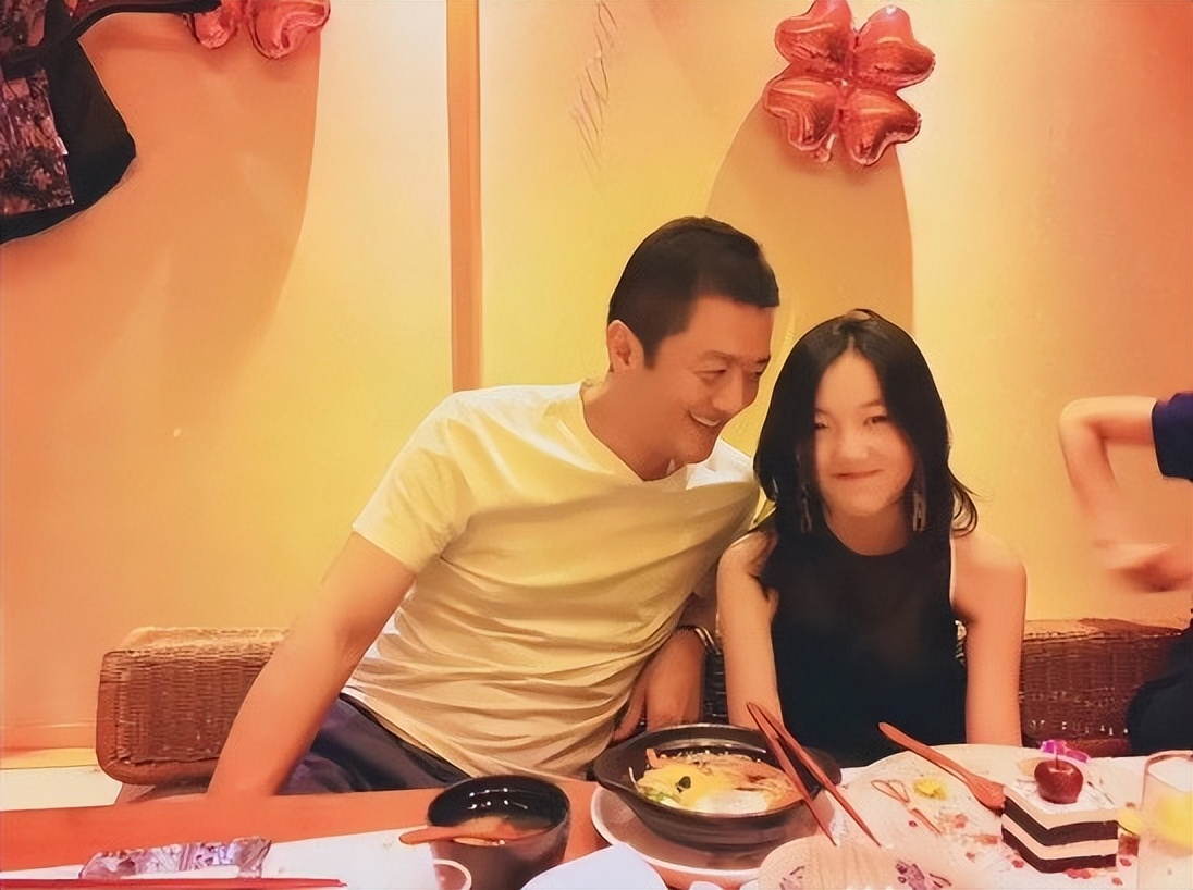 Nine years after divorcing Faye Wong, Li Yapeng married a 19-year-old ...