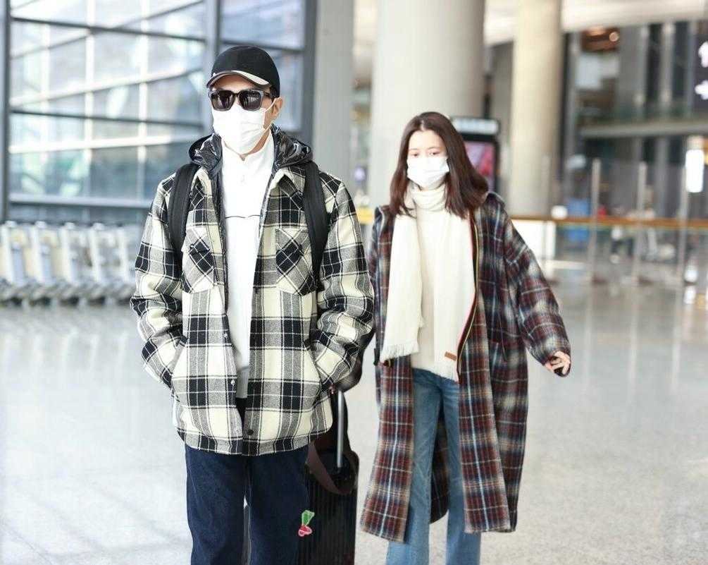 Yuan Yongyi and his wife are really low-key when they walk to the ...