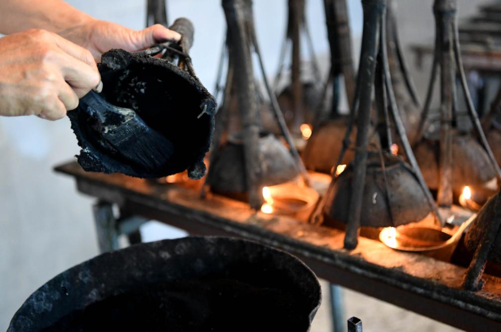Old Ink Making Ancient method of making ink - wisdom and aesthetics passed down for ...
