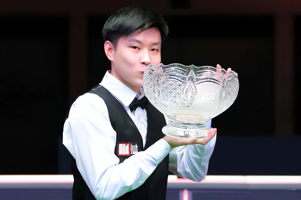Zhao Xintong posted a million-dollar luxury car, handsome and handsome, and his 1.78-meter ex-girlfriend was exposed. Do you regret it?
