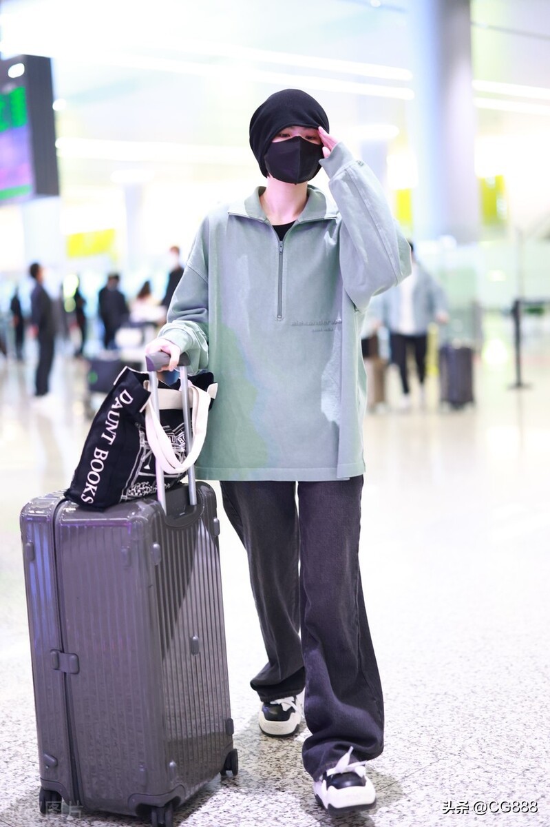 Star Airport Photos Anna Yao Appeared In Shanghai Airport - Imedia