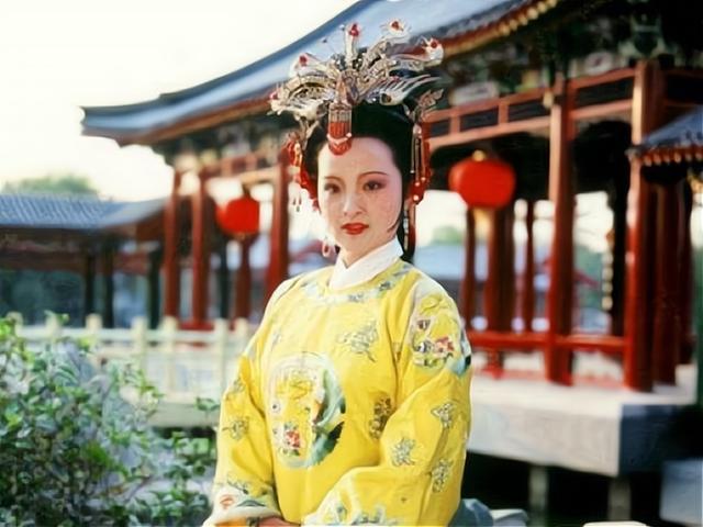 In A Dream of Red Mansions, what secrets did Jia Yuanchun know and was ...