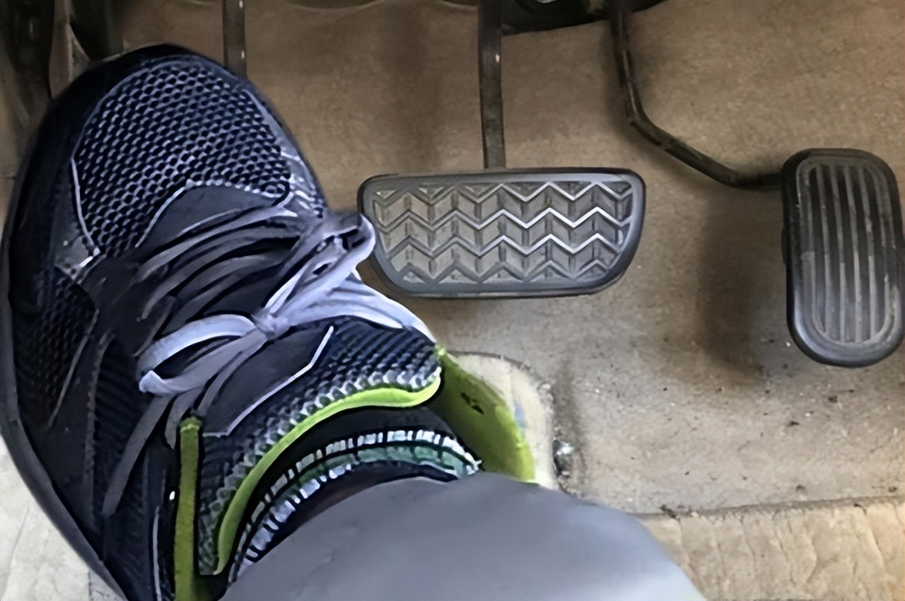 Does the car start without pressing the clutch? Maintenance Master You