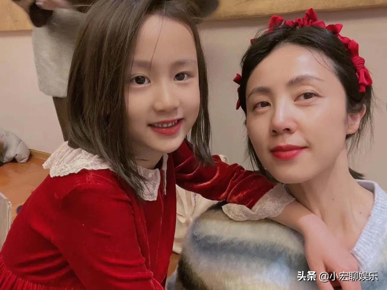 Sun Li has a recent photo of her three children. The second and third ...