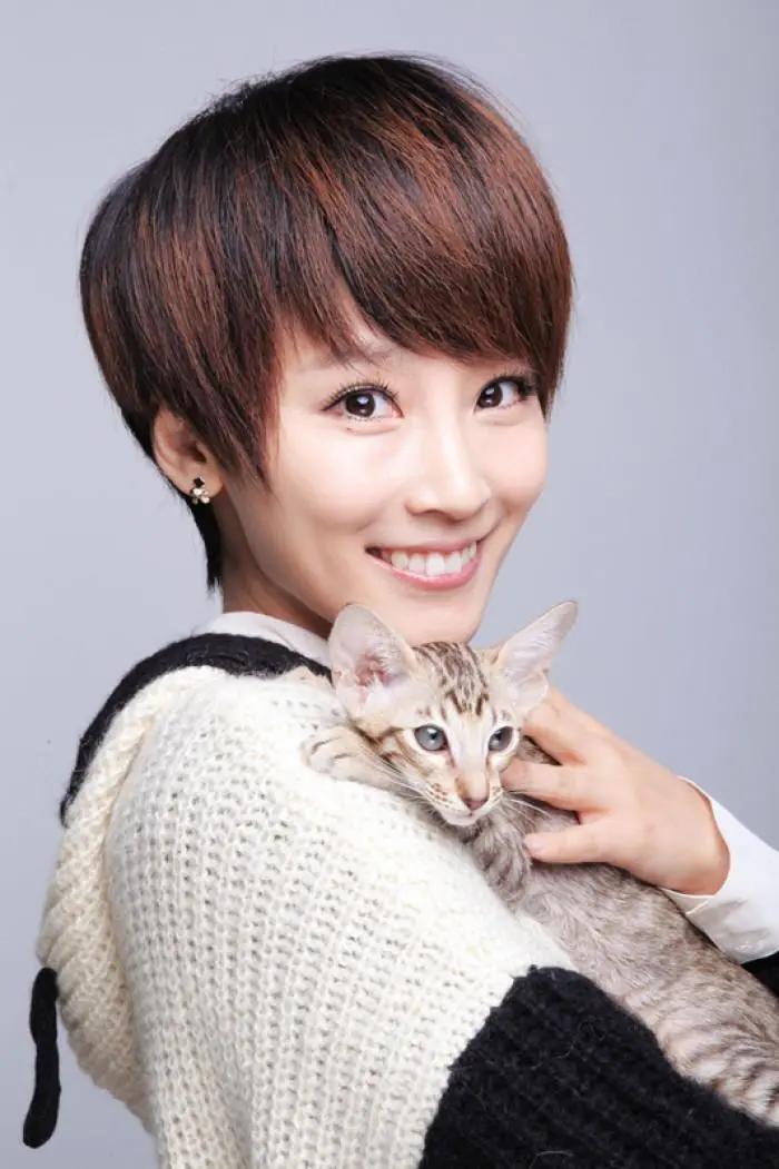 Mingyang Entertainment-Female star Xie Nan - iNEWS