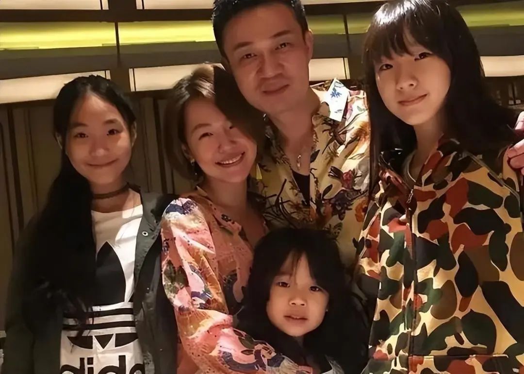 Xu Yajun brought his illegitimate son to recognize his ancestors and ...