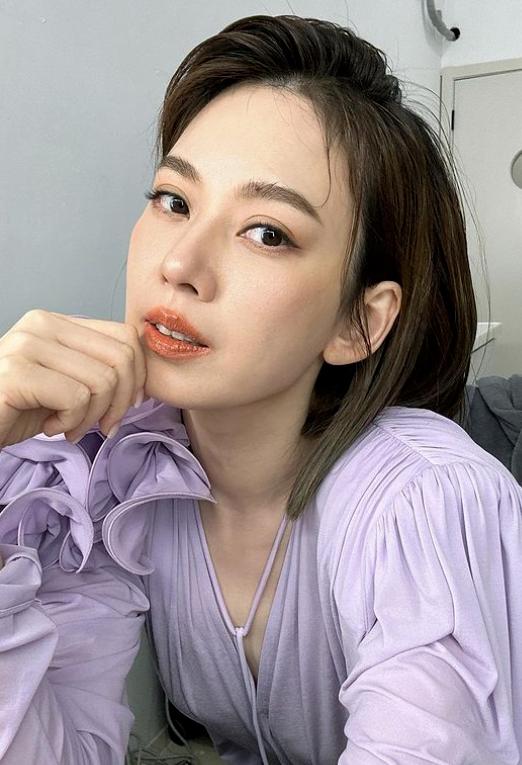 Congratulations to Ms. Liu for her sudden official divorce! Endured for ...