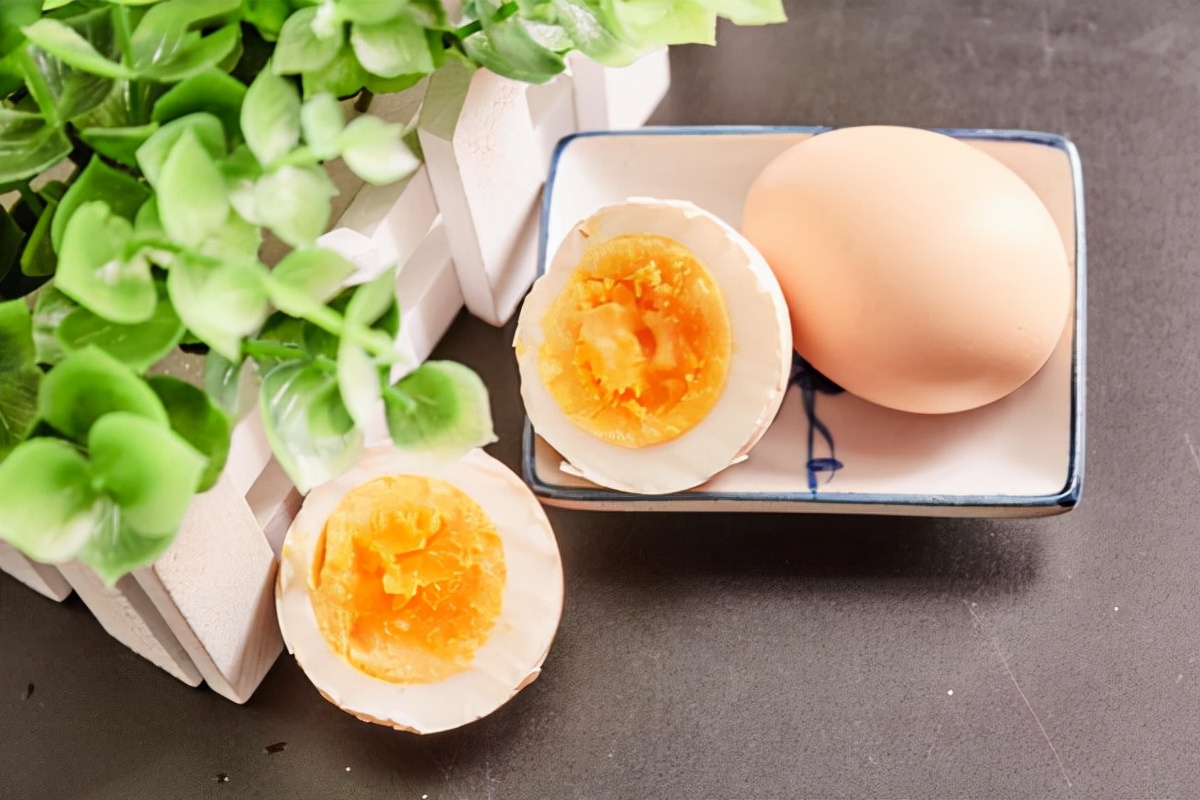 Why do boiled eggs "explode"?There are "3 unfavorables" in eating eggs