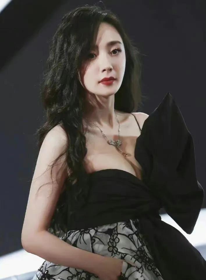 Yang Mi is not only beautiful and goodlooking, but also very hard at
