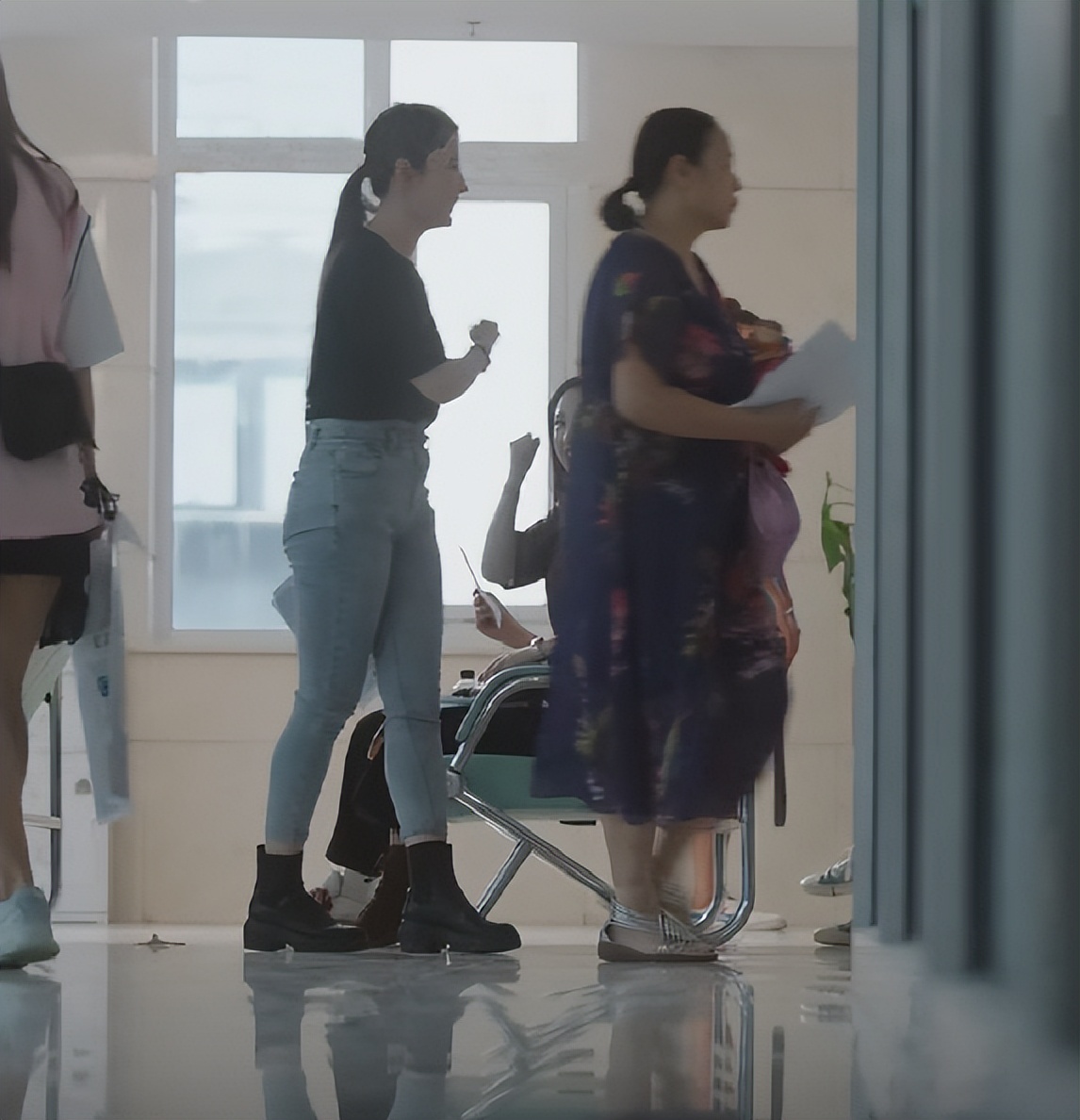 The real stills of Liu Yifei's new drama were exposed, the bucket waist