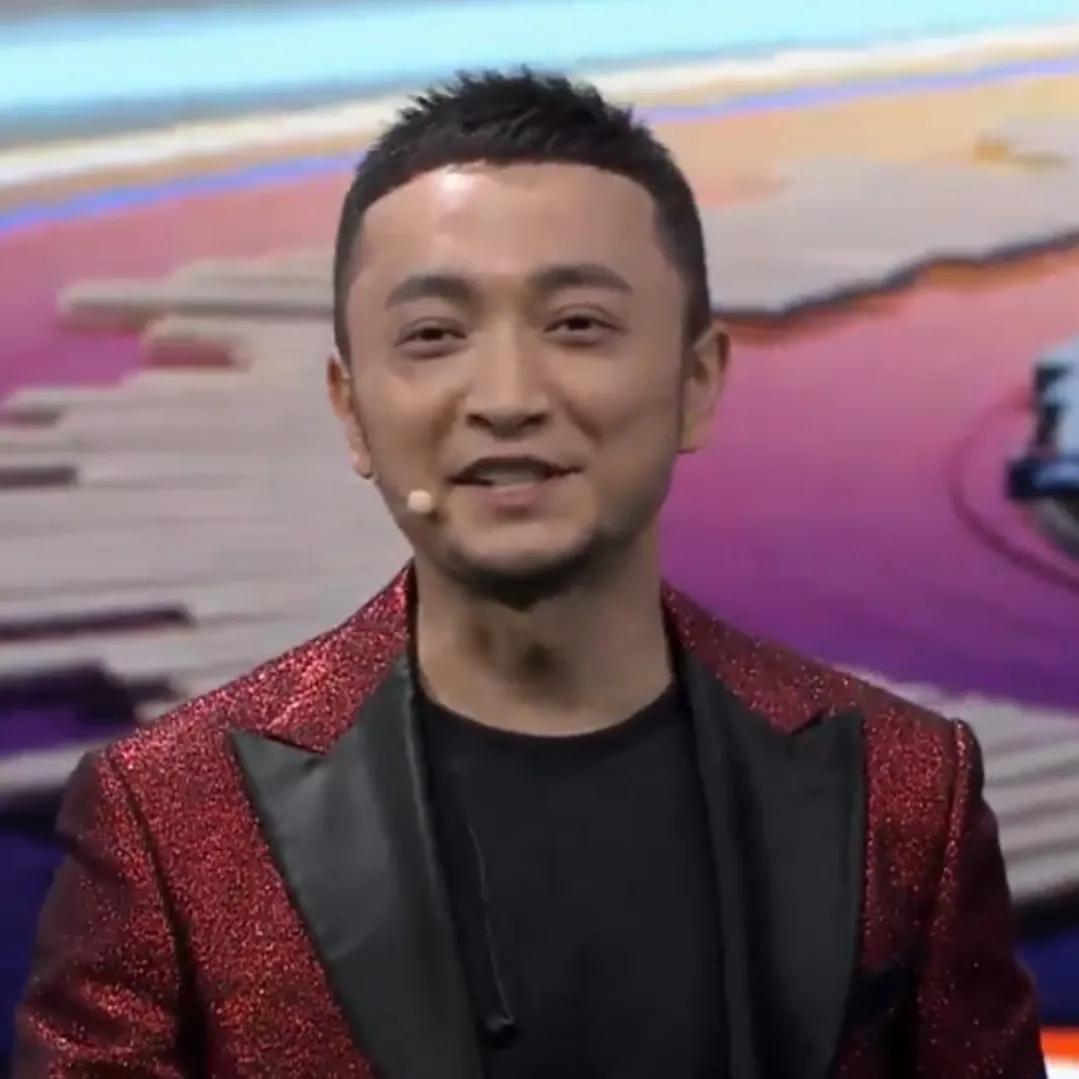 Wang Bingbing returns!The smile is sweet but the eyes can't be opened ...