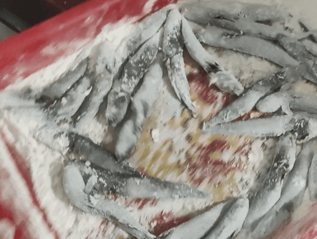 The delicacy on the table of Putian people, crispy fried jumping fish ...