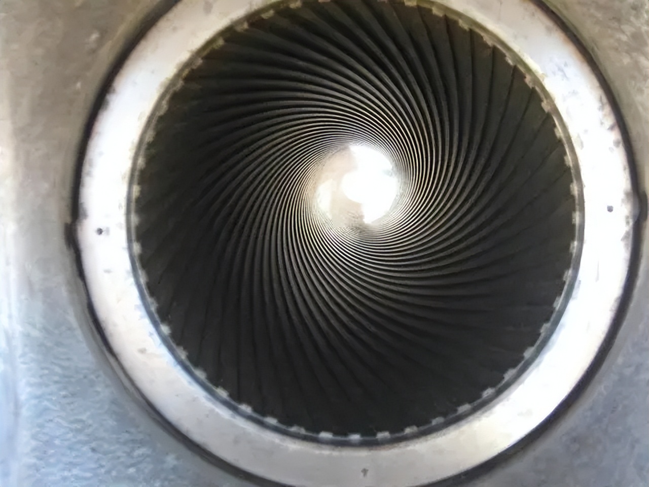 Why do most modern main battle tanks use smoothbore guns instead of