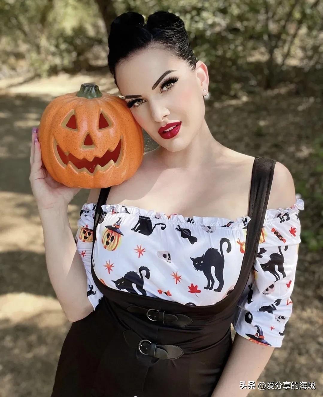 Synonymous with sexy, Internet celebrity model: Raven Rose - iMedia