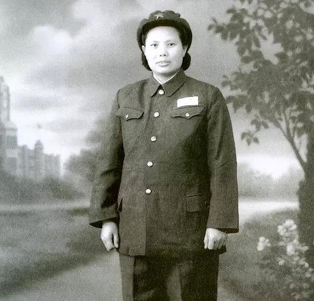 Mrs. Hong In 1951, Mrs. Hong Xuezhi went to a fellow villager's home to rest ...