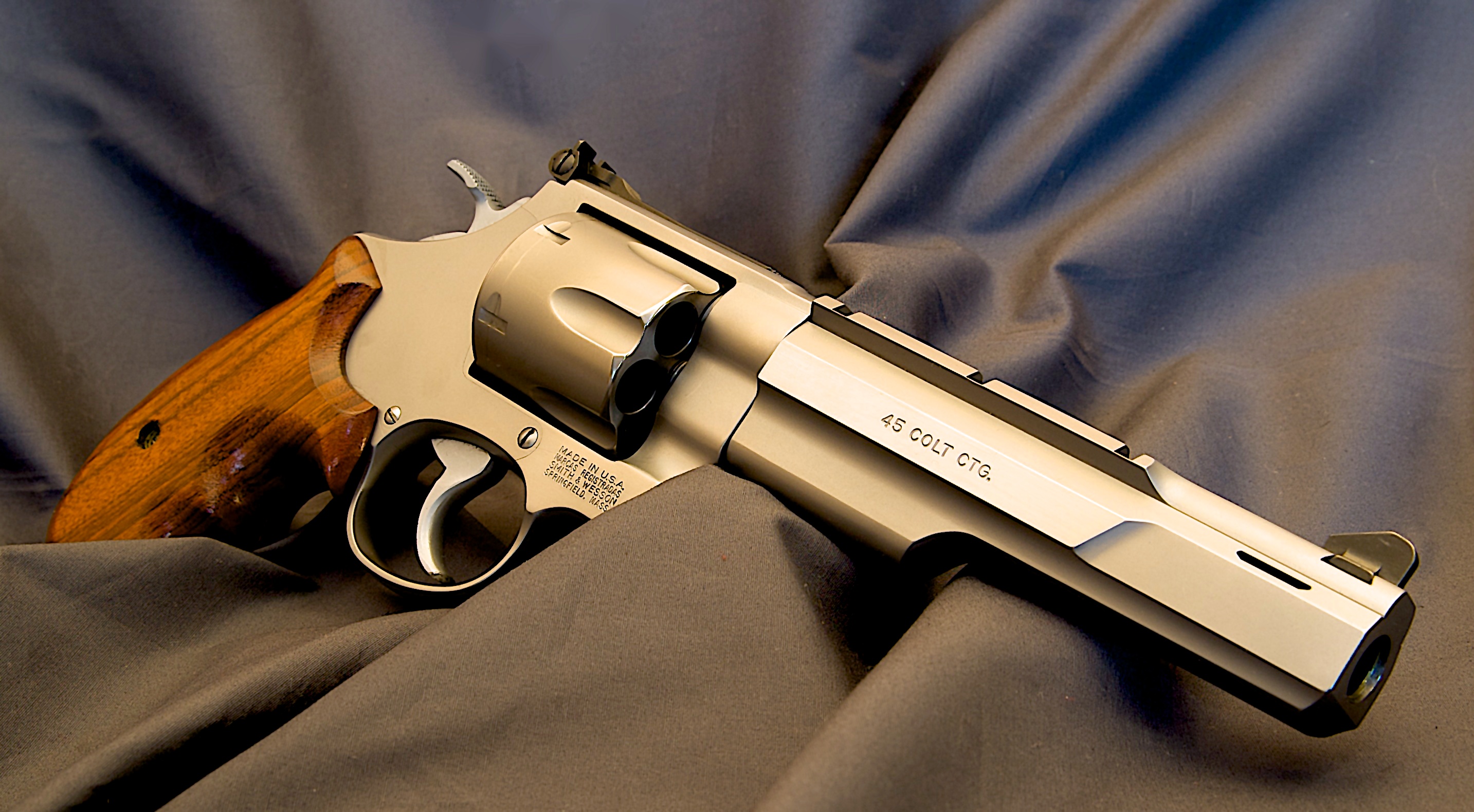 Smith & Wesson M625 revolver - iNEWS