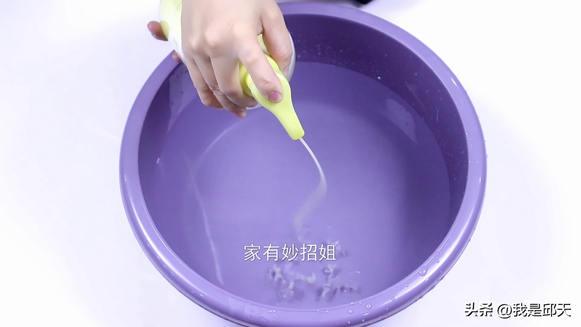 Mopping the floor with clear water is equivalent to mopping for nothing