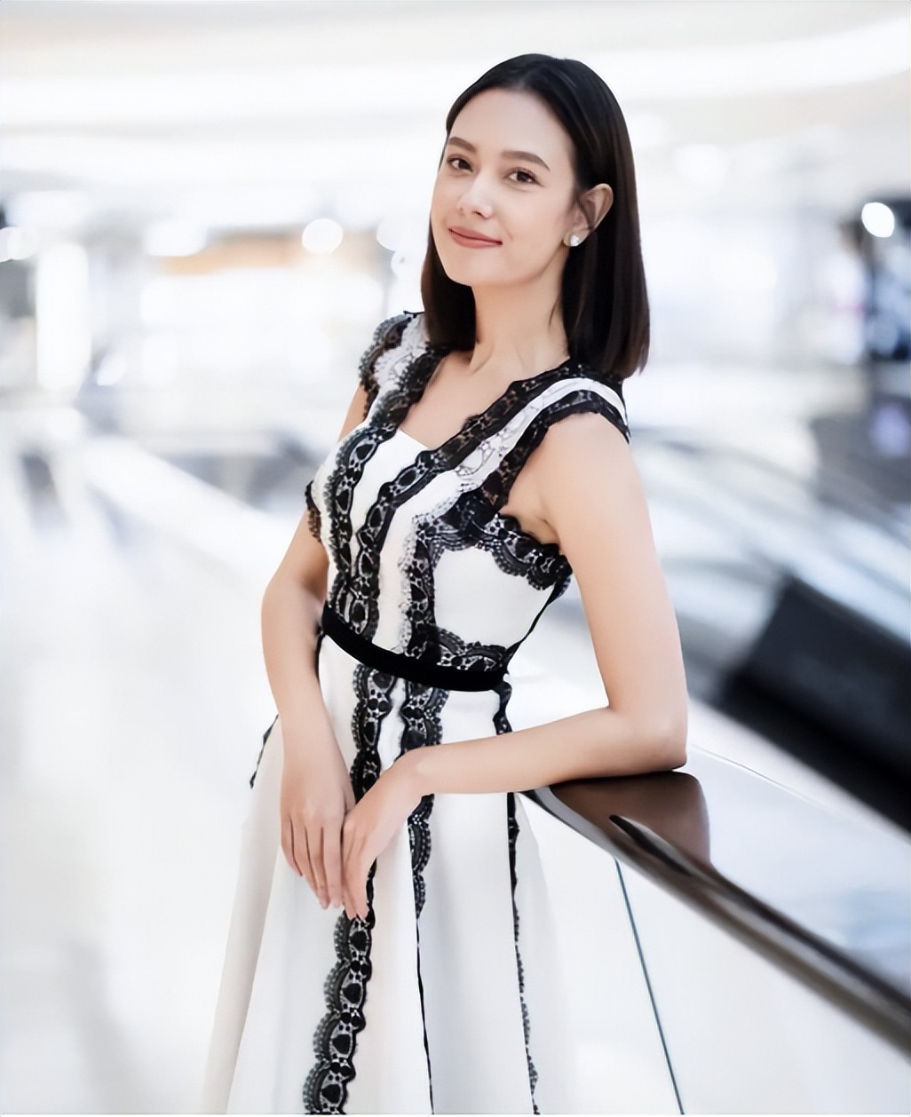 thai-actresses-all-with-perfect-figure-and-attractive-temperament-are