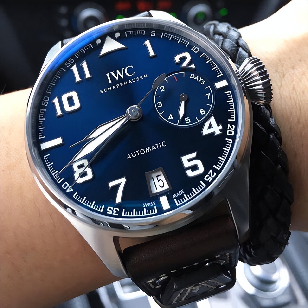 How to choose a watch for a middleclass man of 30,000 to 50,000?5