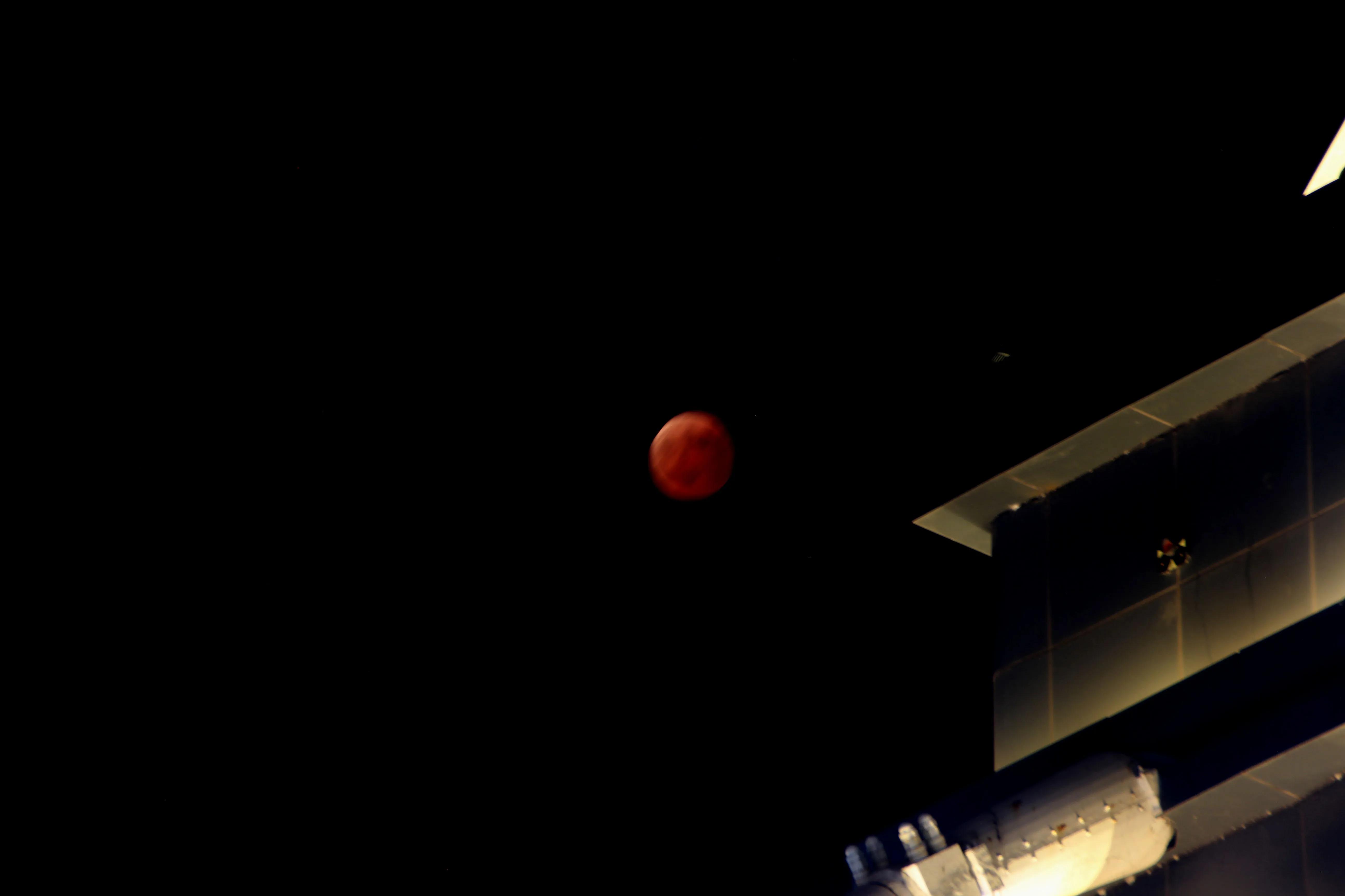 total lunar eclipse red moon iNEWS