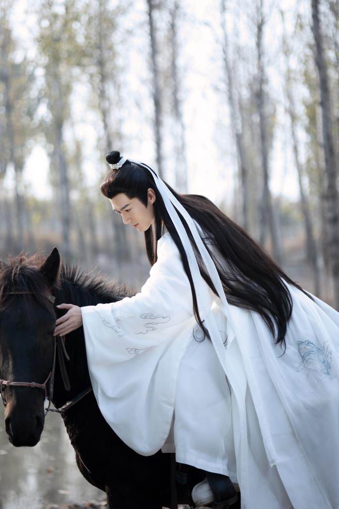 Mao Zijun's ancient costume blockbuster, the fluttering white clothes ...