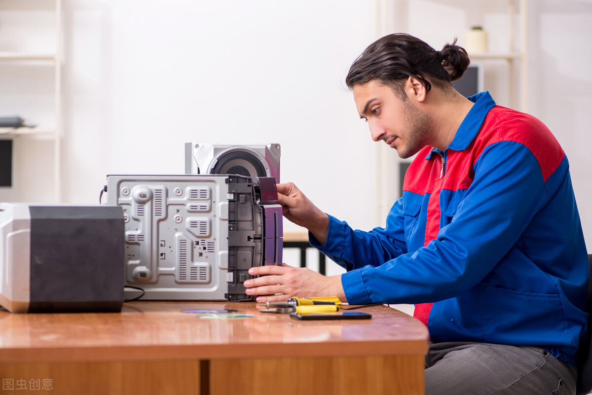 There is a crackling noise when turning the knob of the computer