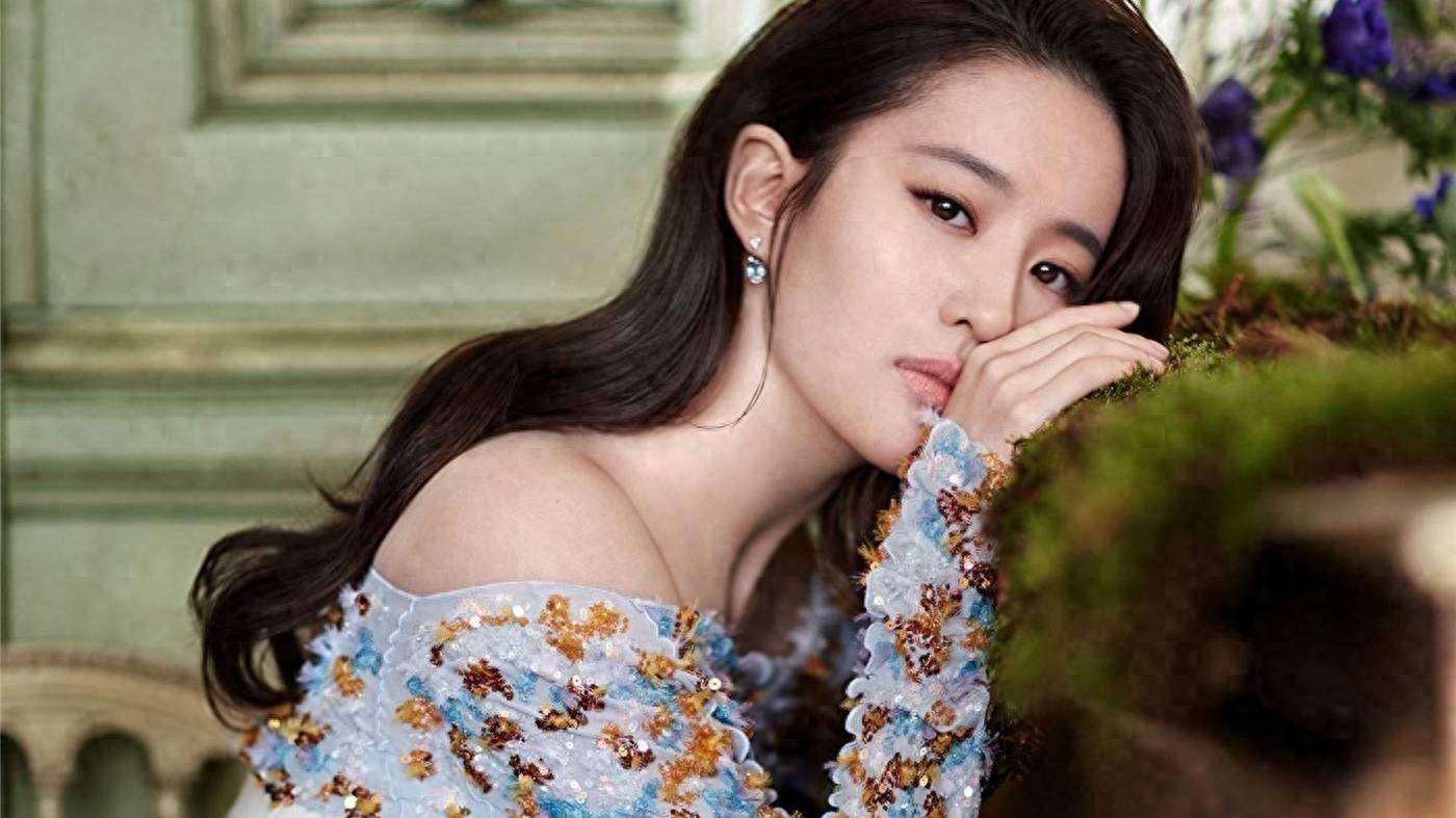 Wang Sicong revealed that Liu Yifei had been kept by her godfather for ...