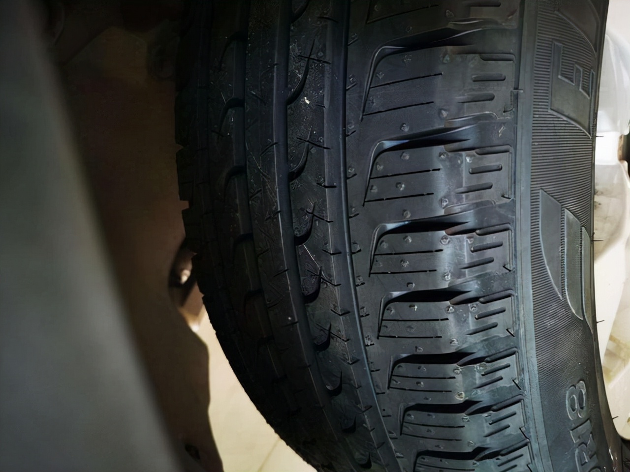 輪胎上225/65R17，這些數字是什麼意思- 資訊咖