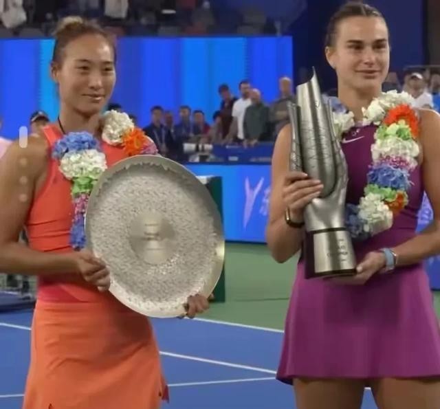 1-2, Zheng Qin lost to Sabalenka again in the final of Wenwu Open, four ...