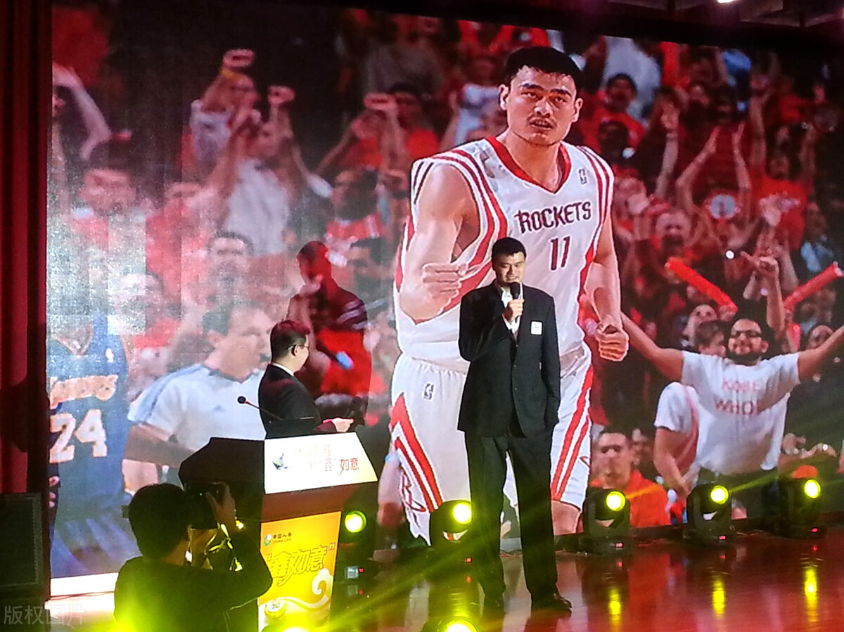 Zhou Qi is as tall as Gobert, but weighs 3 kilograms heavier than him