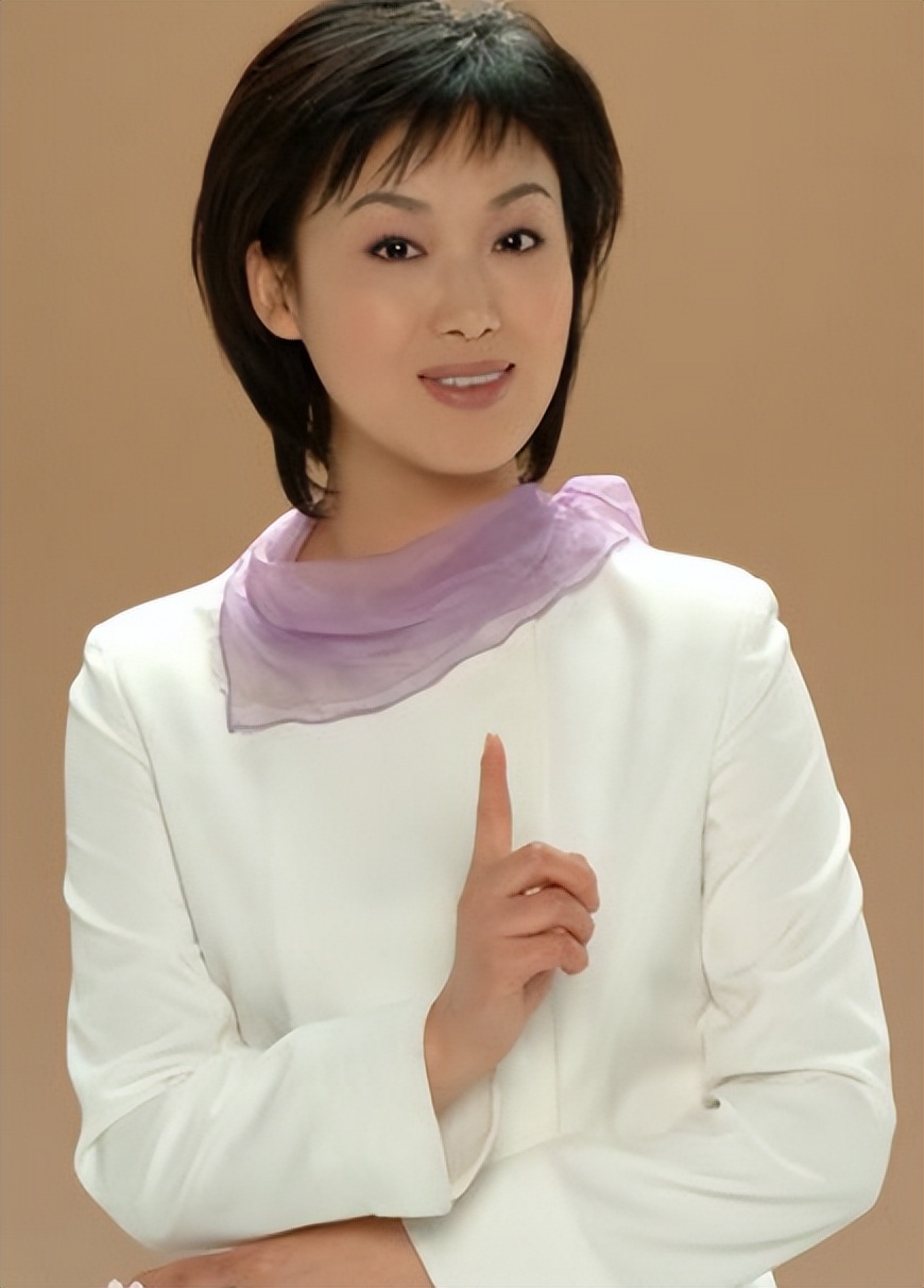 CCTV anchor Zheng Li: Married to an ordinary husband despite being so ...