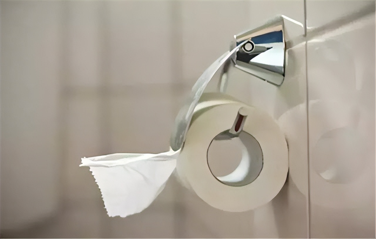 After using the toilet, flush the toilet paper or throw the "paper